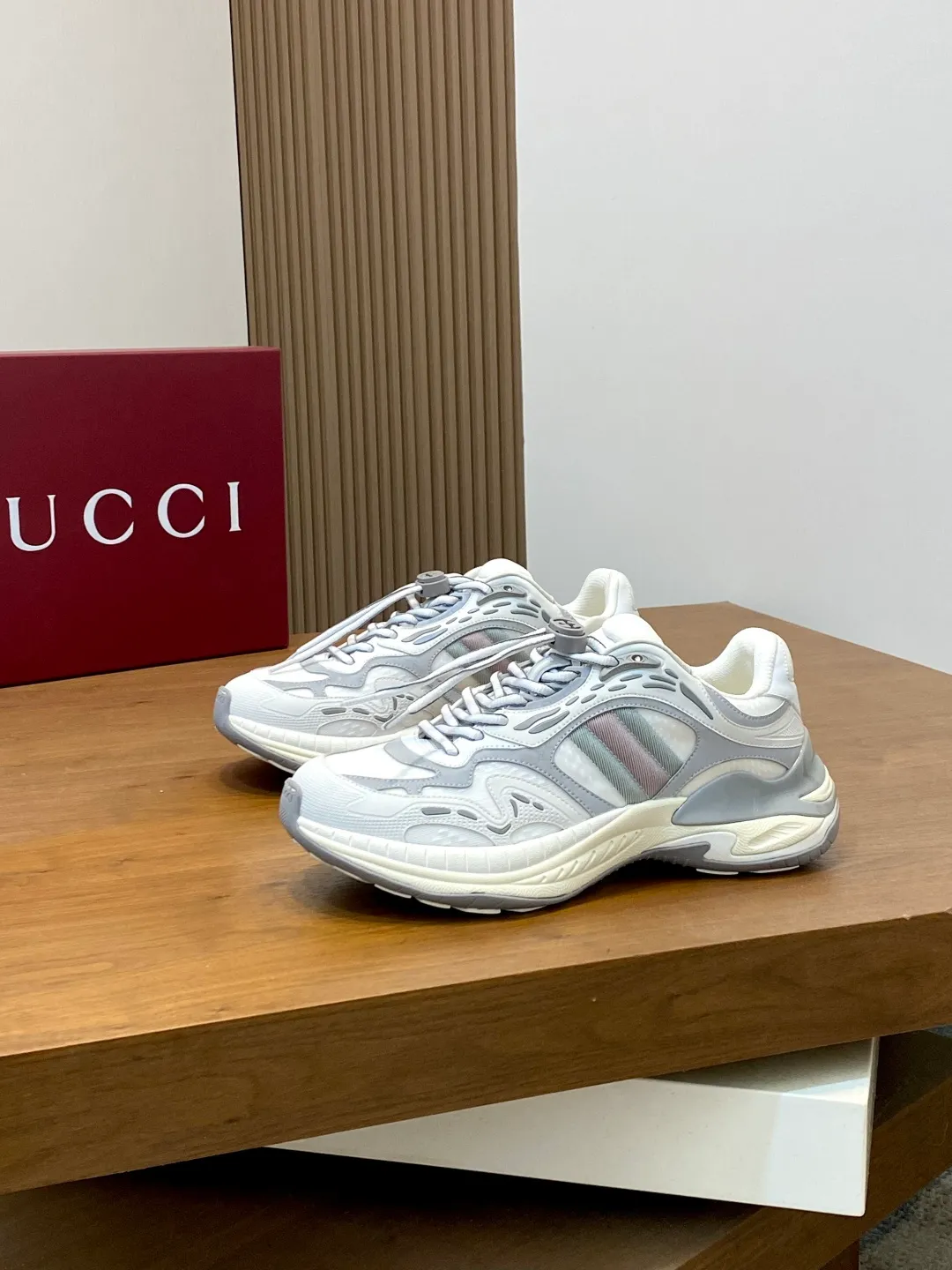 Men's Men's Shoes 💰900 Gucci Gucci 2.0 Sports Shoes Couple's Style Retro Casual Shoes Running Shoes Original Purchase, Development, Production Gucci 2.0 Sports Shoes reinterpret the brand's iconic striped webbing elements. This sneaker reinterprets the iconic details. It uses EVA thick soles and a smart silhouette to bring a stable and comfortable wearing experience. Exquisite packaging at the delivery counter. Fabric: original imported cowhide + technical fabrics. Lining: original imported breathable mesh. Sole: original molded ultra-light foam rubber. Bottom thickness: 4CM. Size: 39-44 (customized for 38, 45, 56)